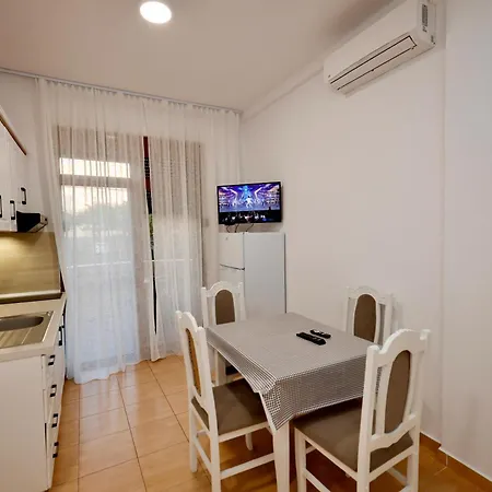 Imperial, מלון דירות Velipojë